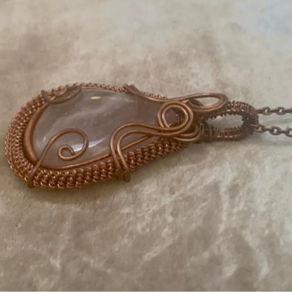 New! Hand Crafted Coper Wire Rose Quartz Pendant and Matching Chain Neck… - Picture 4 of 9